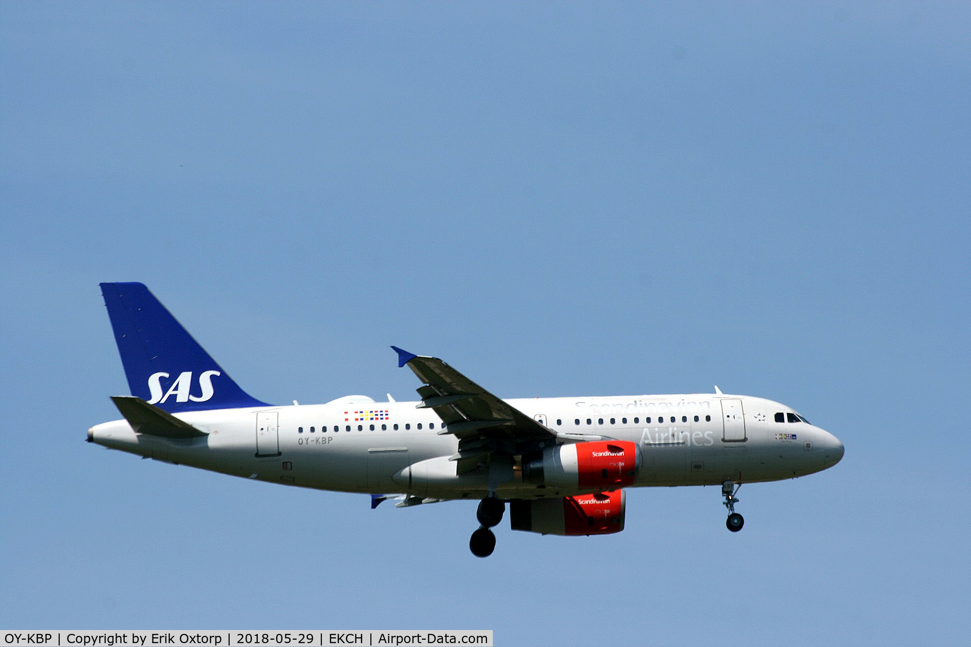 OY-KBP, 2006 Airbus A319-132 C/N 2888, Landing rw 04L
