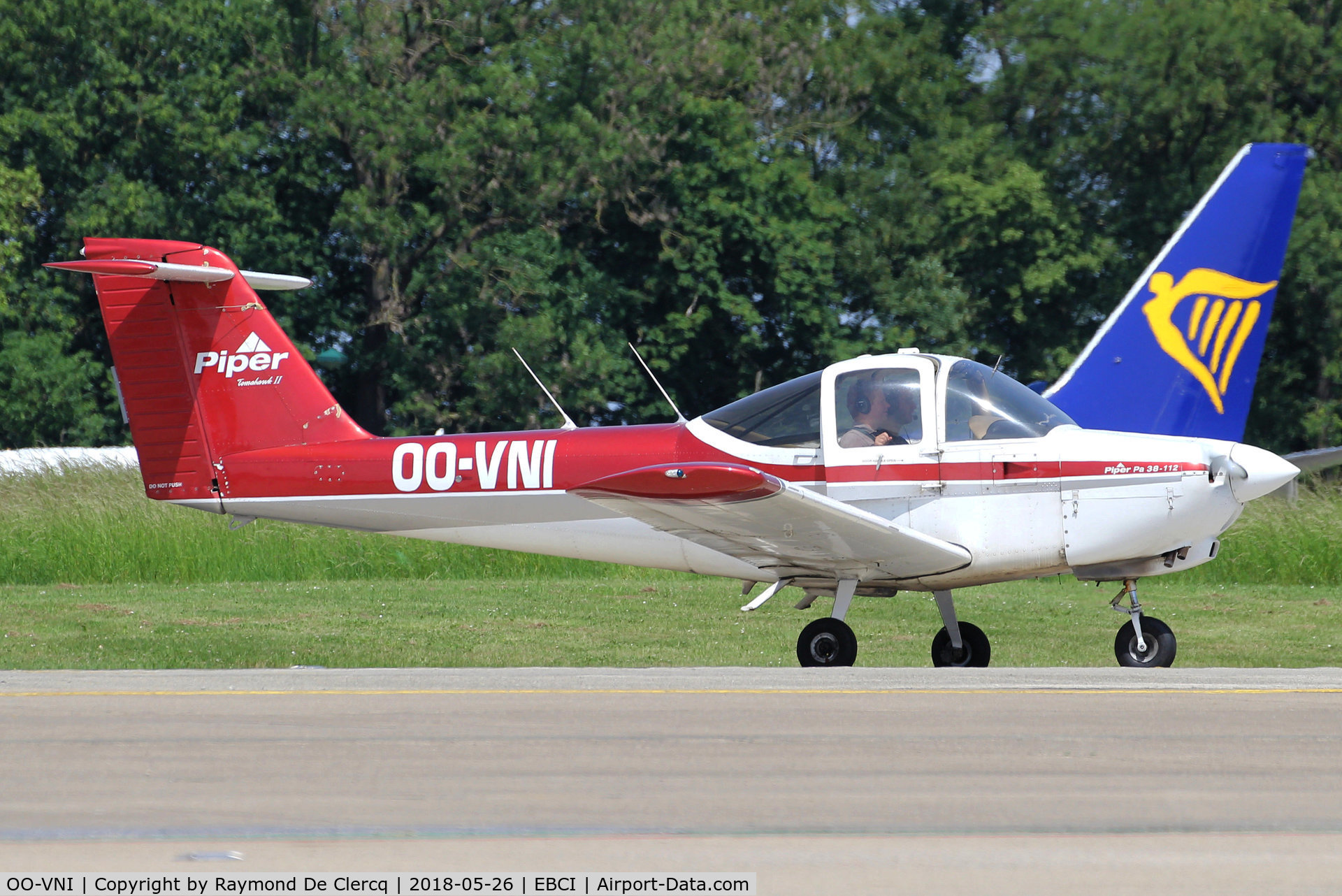 OO-VNI, 1979 Piper PA-38-112 Tomahawk C/N 38-79A0233, Taxiing.