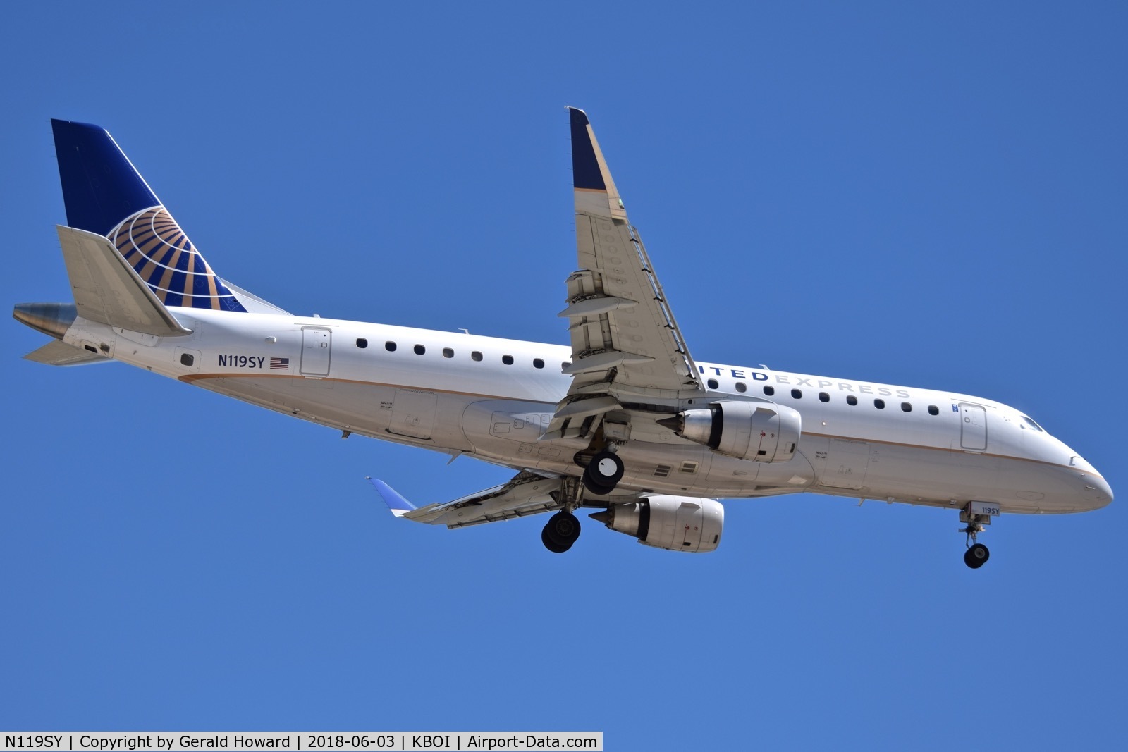 N119SY, 2014 Embraer 175LR (ERJ-170-200LR) C/N 17000421, Landing RWY 10R.