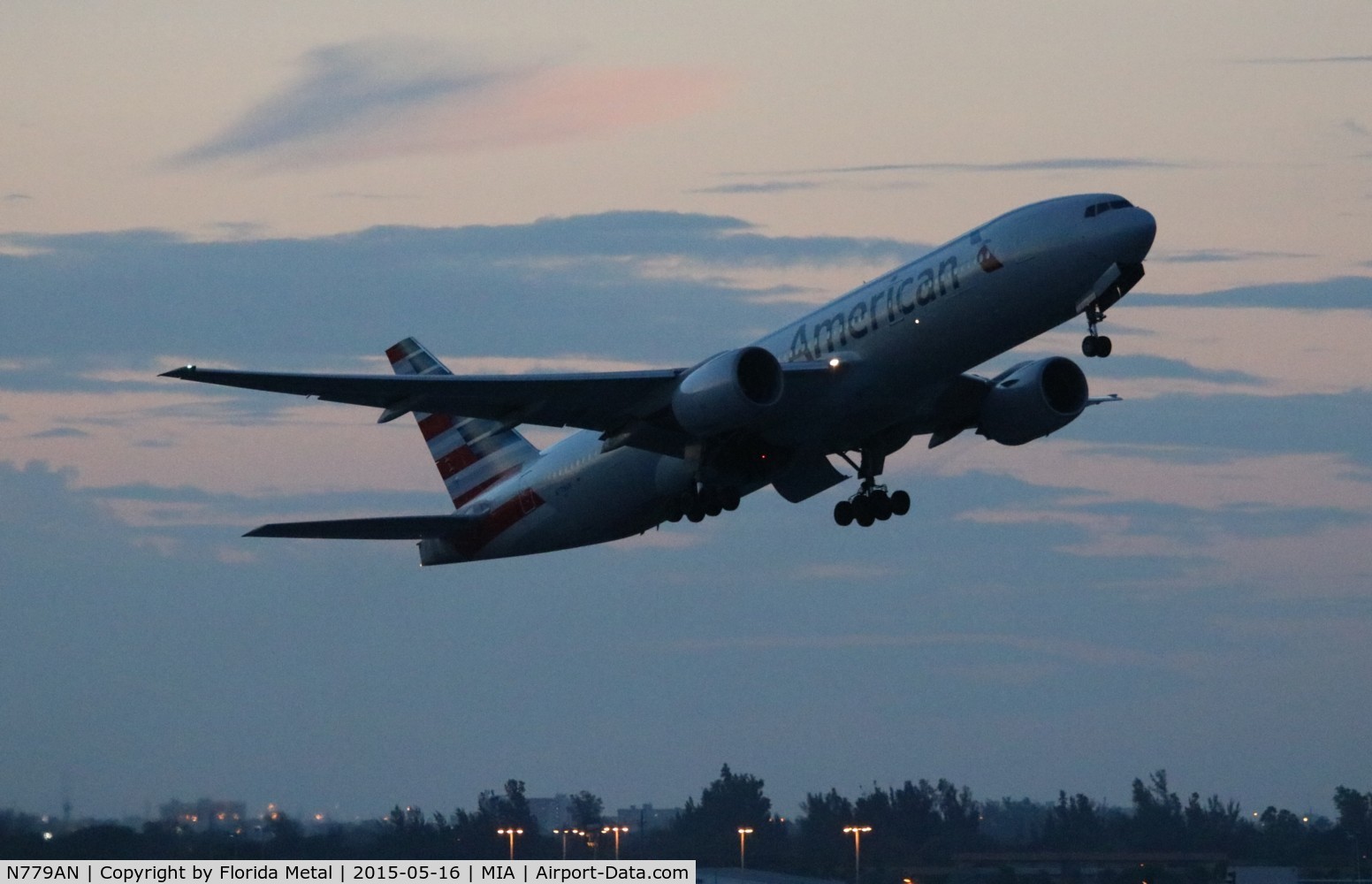 N779AN, 1999 Boeing 777-223 C/N 29955, American