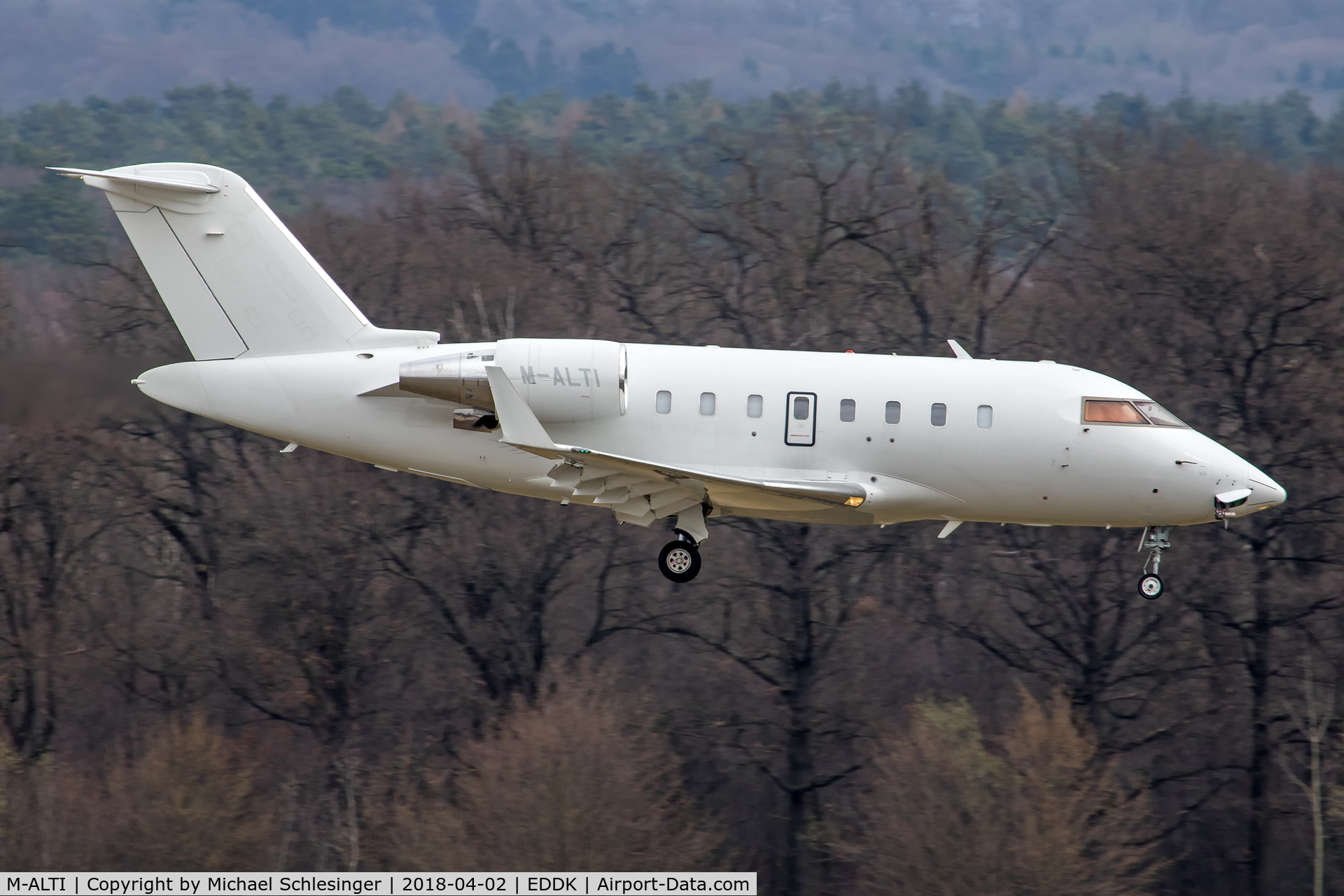 M-ALTI, 2007 Bombardier Challenger 605 (CL-600-2B16) C/N 5733, M-ALTI - Bombardier CL-600-2B16 Challenger 604 - Hartsage International