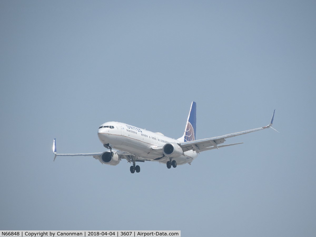 N66848, 2015 Boeing 737-924/ER C/N 42188, Landing