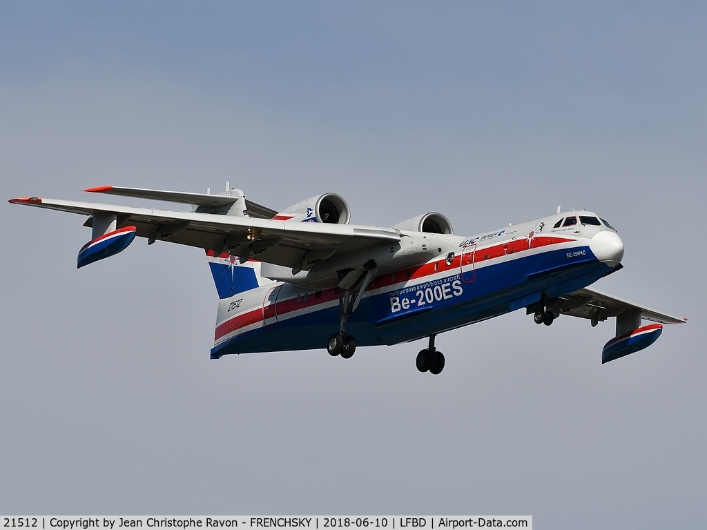 21512, 2002 Beriev Be-200ChS C/N 7682000003, landing runway 23 after Biscarrosse show