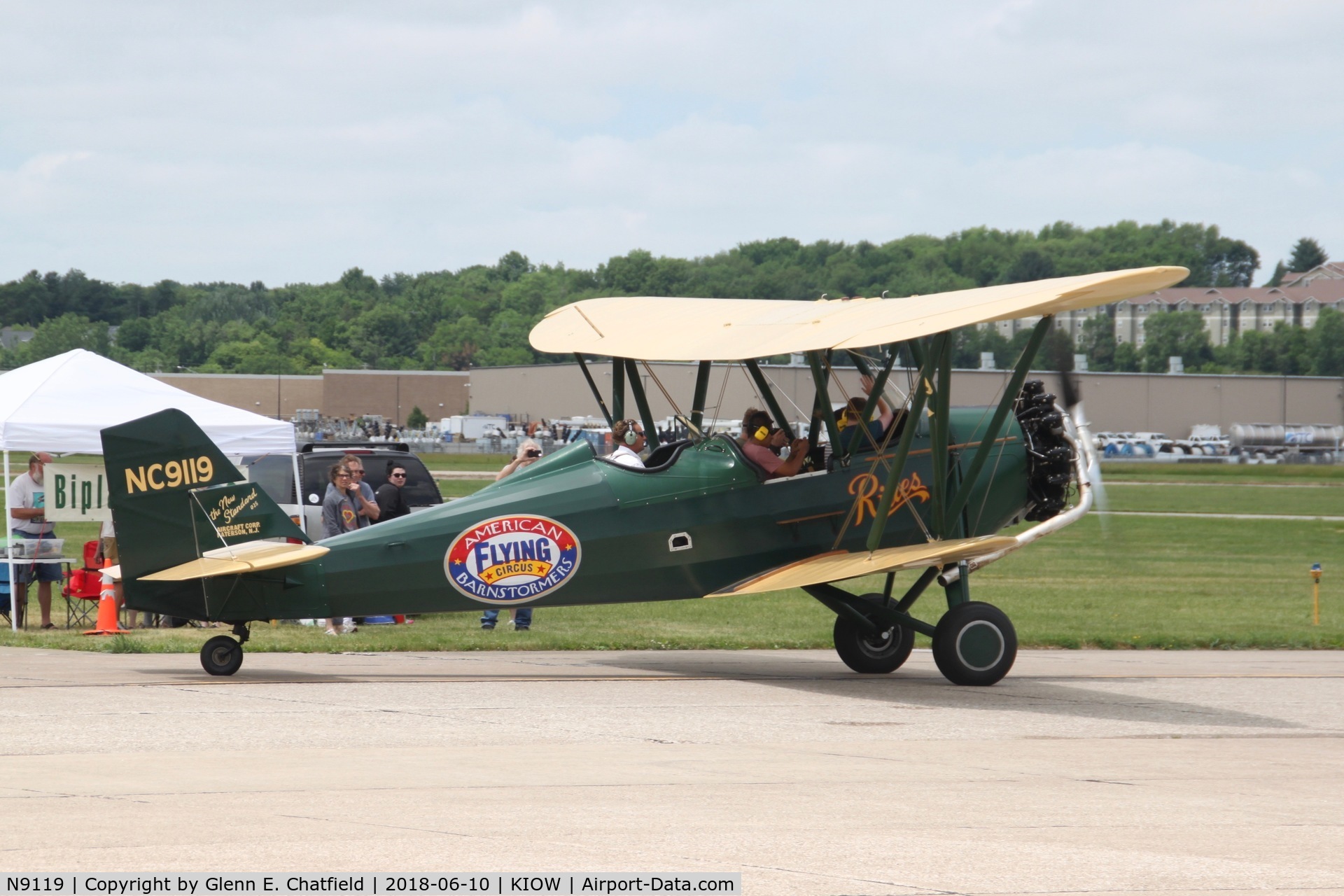 N9119, New Standard D-25 C/N 143, Giving airplane rides