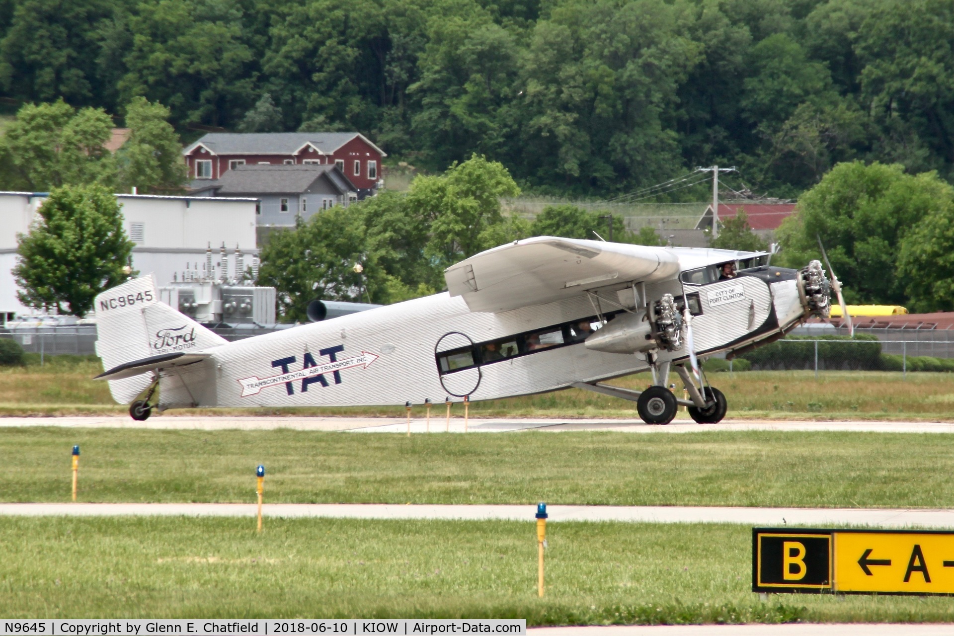 N9645, 1928 Ford 5-AT-B Tri-Motor C/N 8, Rolling out after landing
