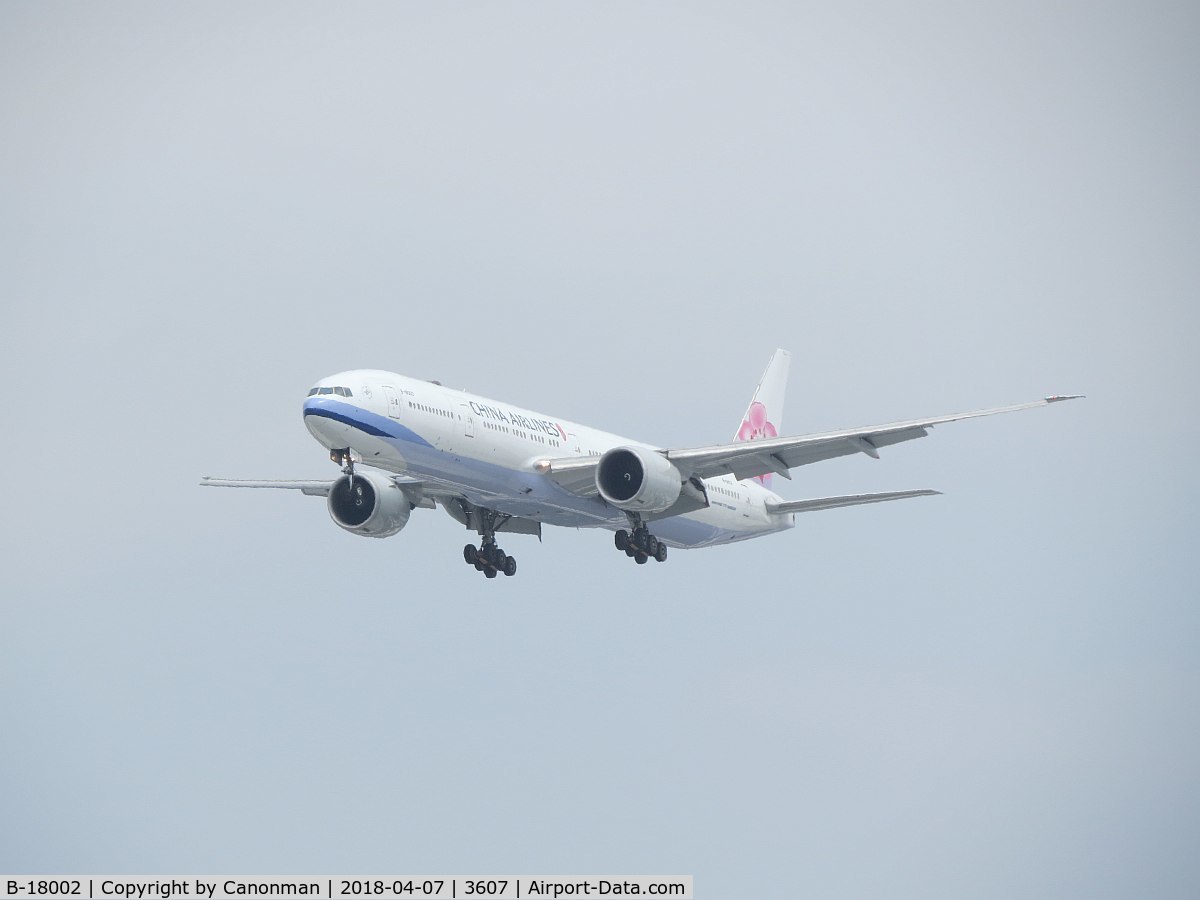 B-18002, 2015 Boeing 777-309/ER C/N 43980, Landing