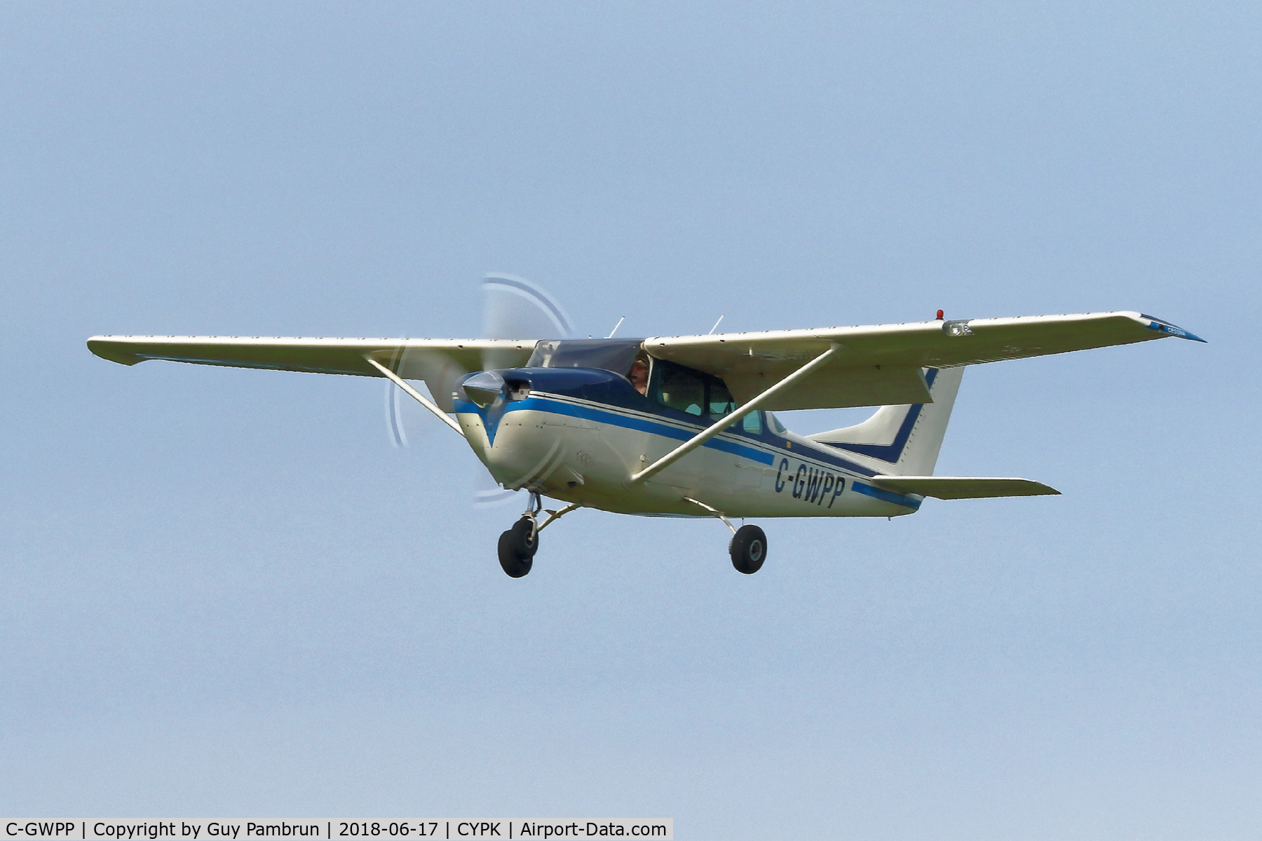 C-GWPP, 1963 Cessna 210-5 (205) C/N 205-0192, Landing