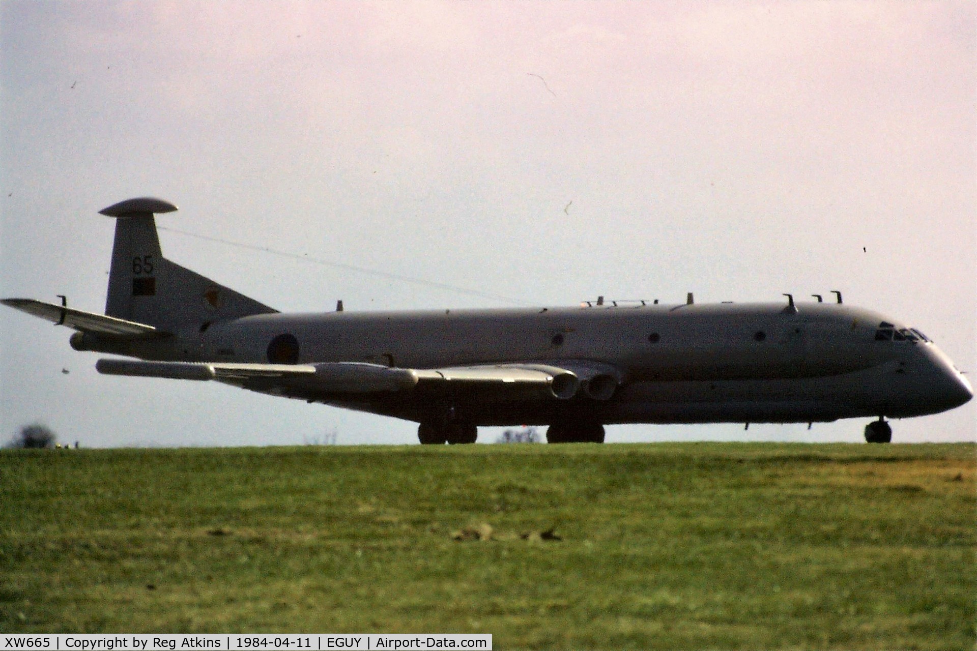 XW665, Hawker Siddeley Nimrod MR.1 C/N 8040, XW665 at RAF Wyton