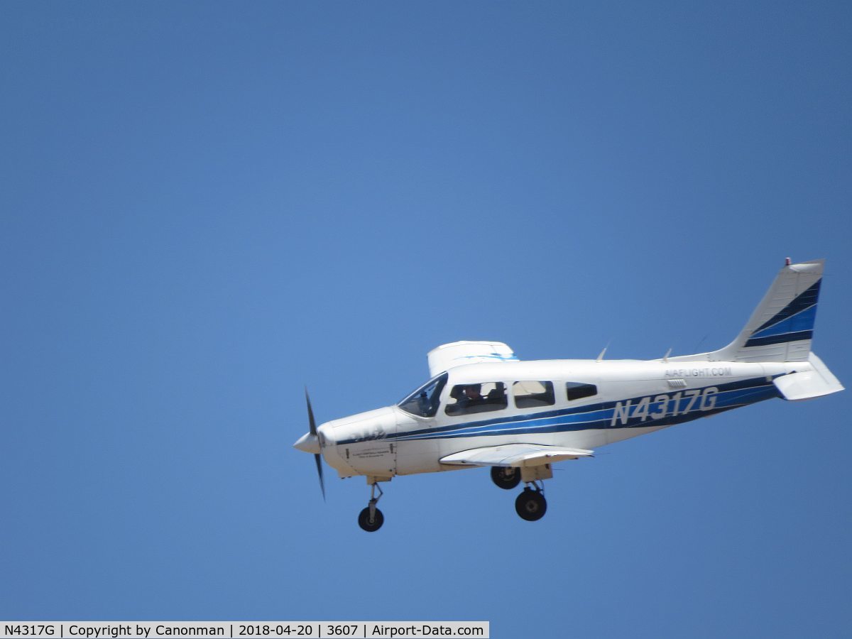 N4317G, 1983 Piper PA-28-161 C/N 28-8416003, Landing