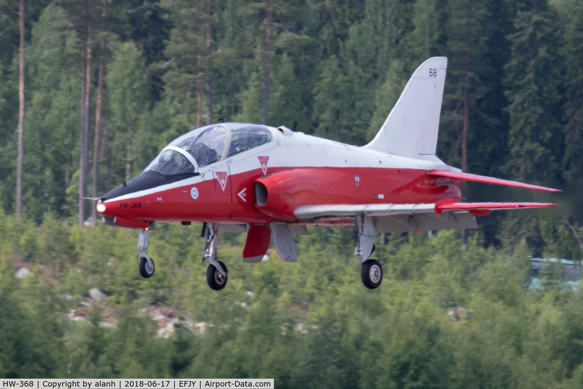 HW-368, British Aerospace Hawk T.66 C/N 346/SW011, Landing after display at the 100th Anniversary of the Finnish Air Force airshow