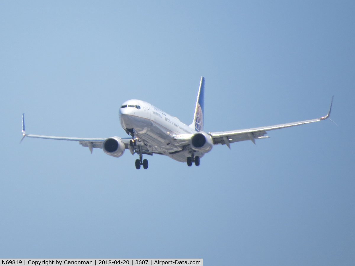 N69819, 2014 Boeing 737-924/ER C/N 43533, Landing