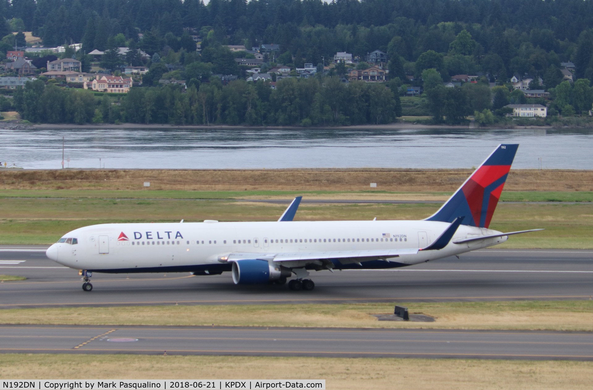 N192DN, 1997 Boeing 767-332 C/N 28449, Boeing 767-300