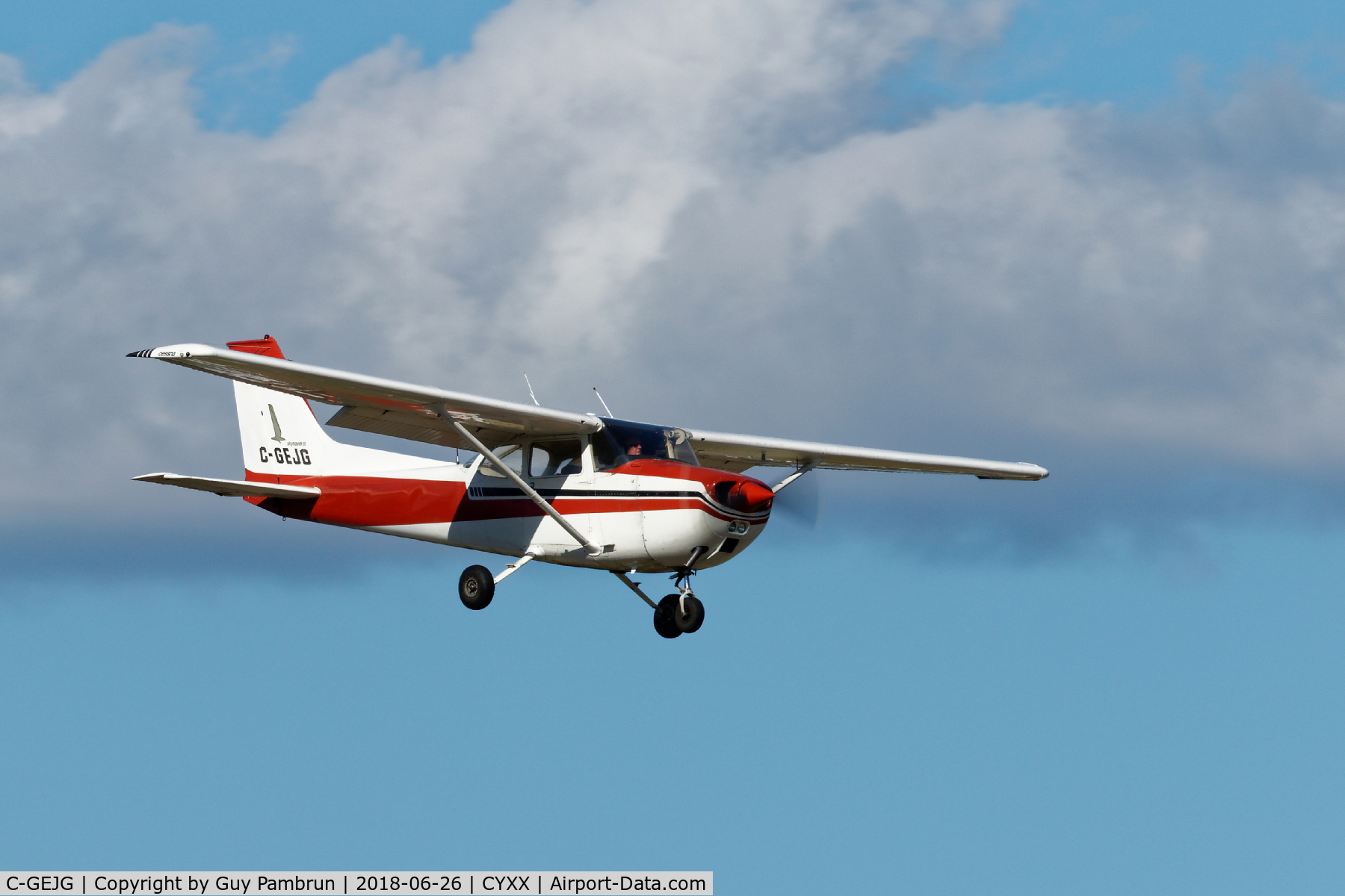 C-GEJG, 1975 Cessna 172M Skyhawk II C/N 172-64173, Landing