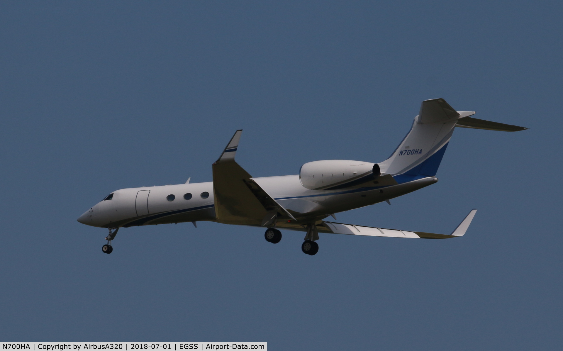 N700HA, 2001 Gulfstream Aerospace G-V C/N 634, Arriving at Stansted