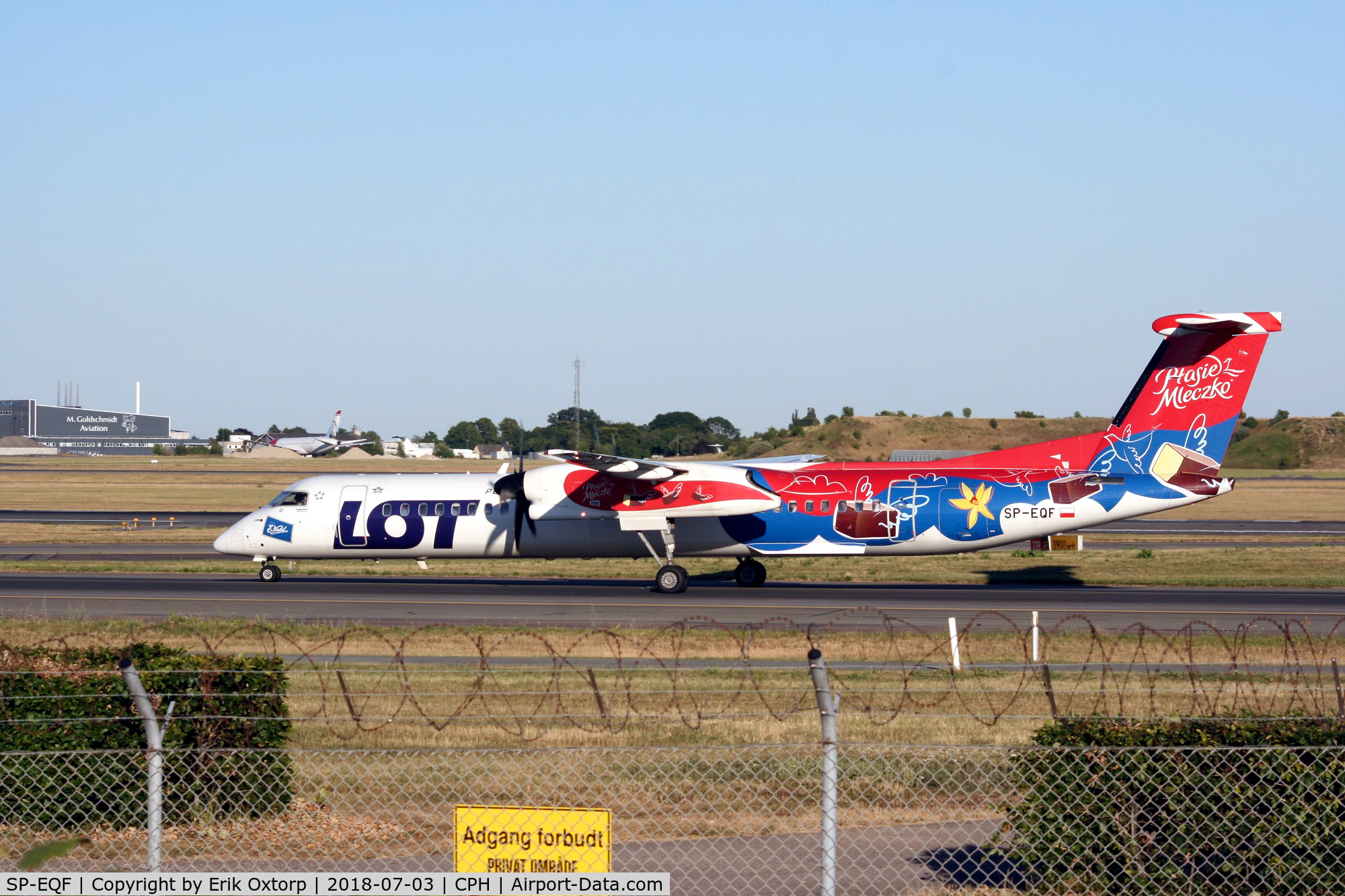 SP-EQF, 2012 Bombardier DHC-8-402Q Dash 8 Dash 8 C/N 4422, SP-EQF landed rw 04L