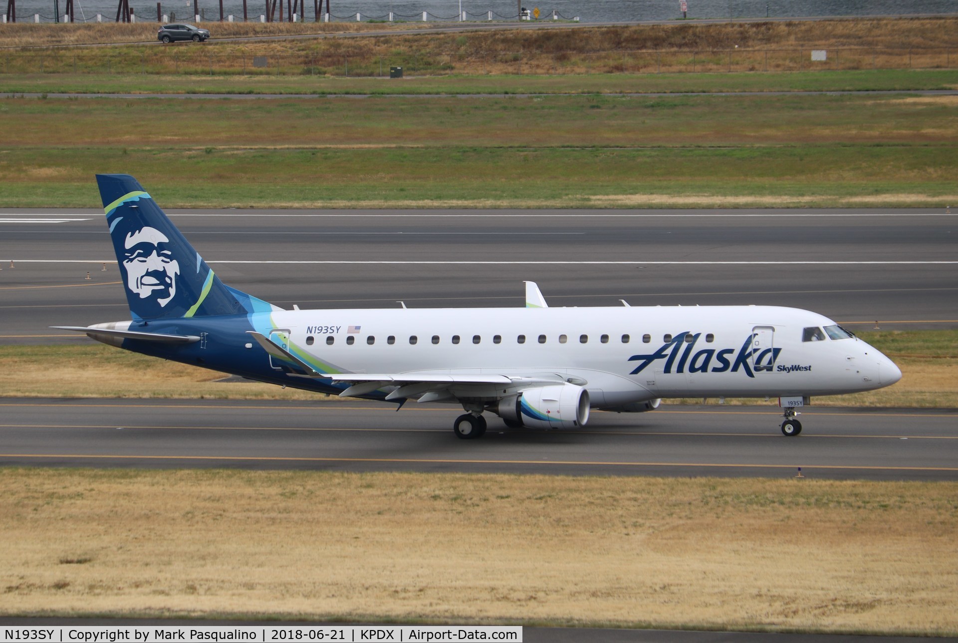 N193SY, 2017 Embraer 175LR (ERJ-170-200LR) C/N 17000690, ERJ 170-200 LR