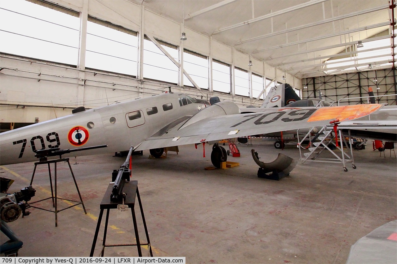 709, Beech SNB-5 Expeditor C/N MD-13, Beech SNB-5, Preserved at Naval Aviation Museum, Rochefort-Soubise airport (LFXR)