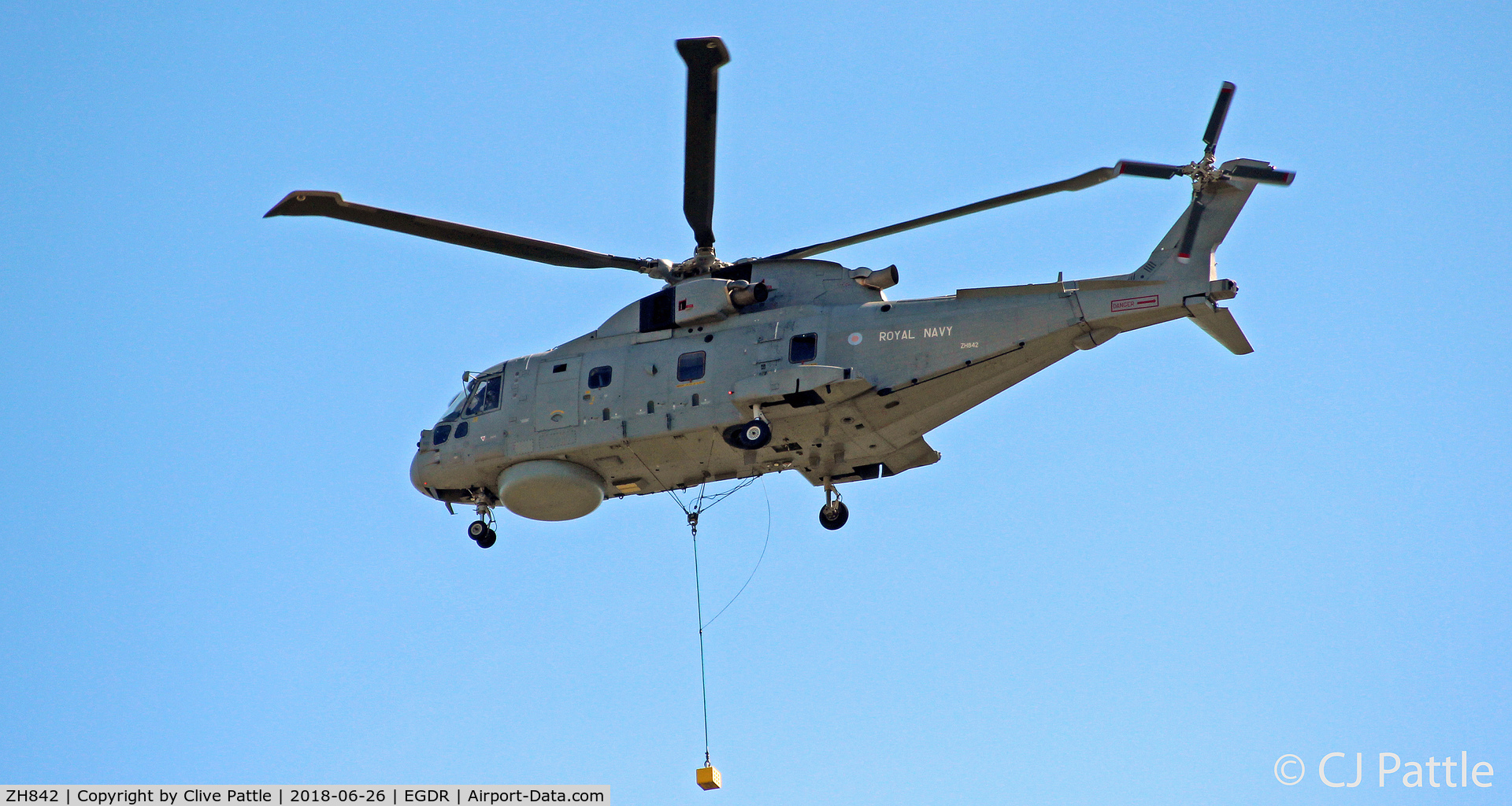 ZH842, AgustaWestland EH-101 Merlin HM.1 C/N 50091/RN22, In action doing underslung load training at RNAS Culdrose