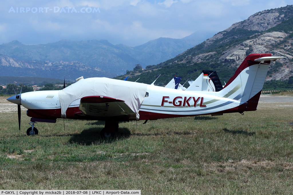 F-GKYL, Piper PA-28RT-201T Turbo Arrow IV C/N 28R7931288, Parked