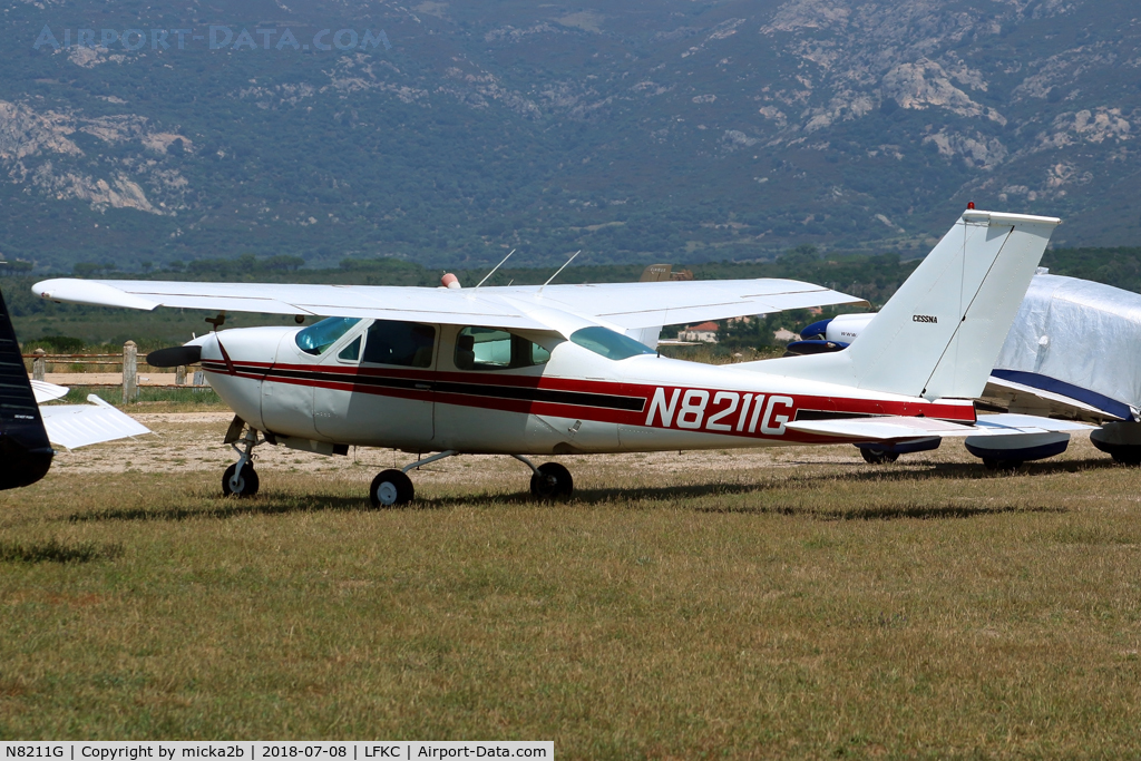 N8211G, 1971 Cessna 177RG Cardinal C/N 177RG0111, Parked