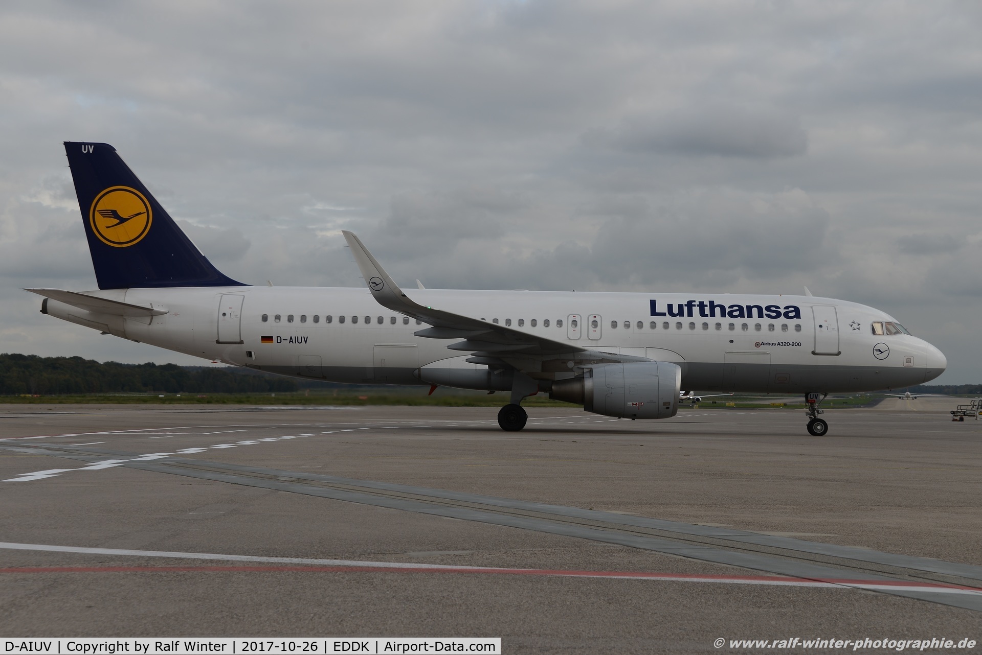 D-AIUV, 2016 Airbus A320-214 C/N 7174, Airbus A320-214(W) - LH DLH Lufthansa - 7174 - D-AIUV - 26.10.2017 - CGN