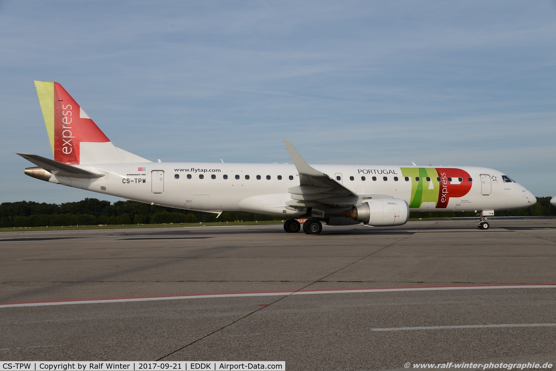 CS-TPW, 2012 Embraer 190LR (ERJ-190-100LR) C/N 19000550, Embraer ERJ-190LR 190-100LR - NI PGA Portugalia opf TAP Express - 19000550 - CS-TPW - 21.09.2017 - CGN