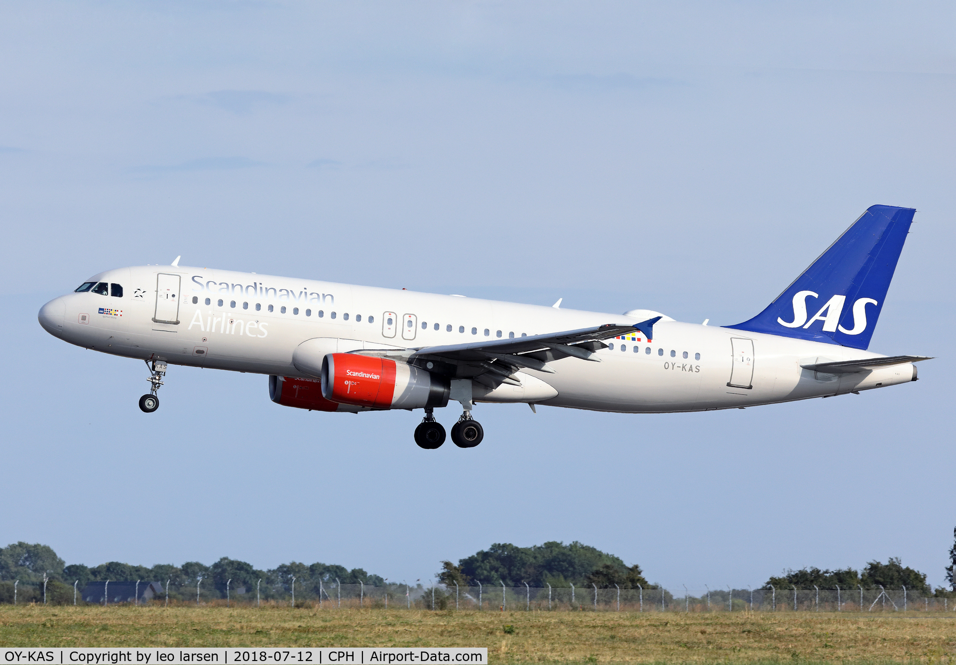 OY-KAS, 2007 Airbus A320-232 C/N 3335, Copenhagen 12.7.2018 L/D R-04L
