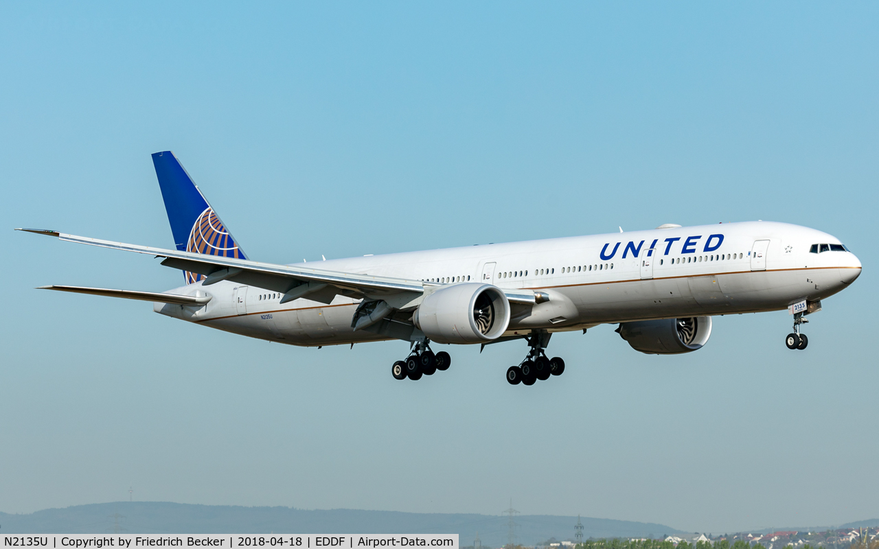 N2135U, 2017 Boeing 777-300/ER C/N 62646, on final RW07L