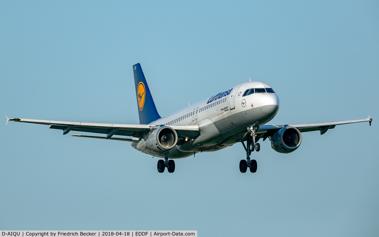 D-AIQU, 2000 Airbus A320-211 C/N 1365, on final RW07L