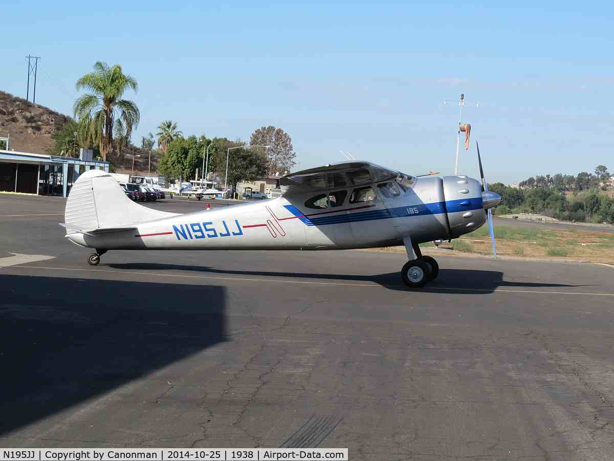 N195JJ, 1951 Cessna 195 C/N 7629, Taxiing