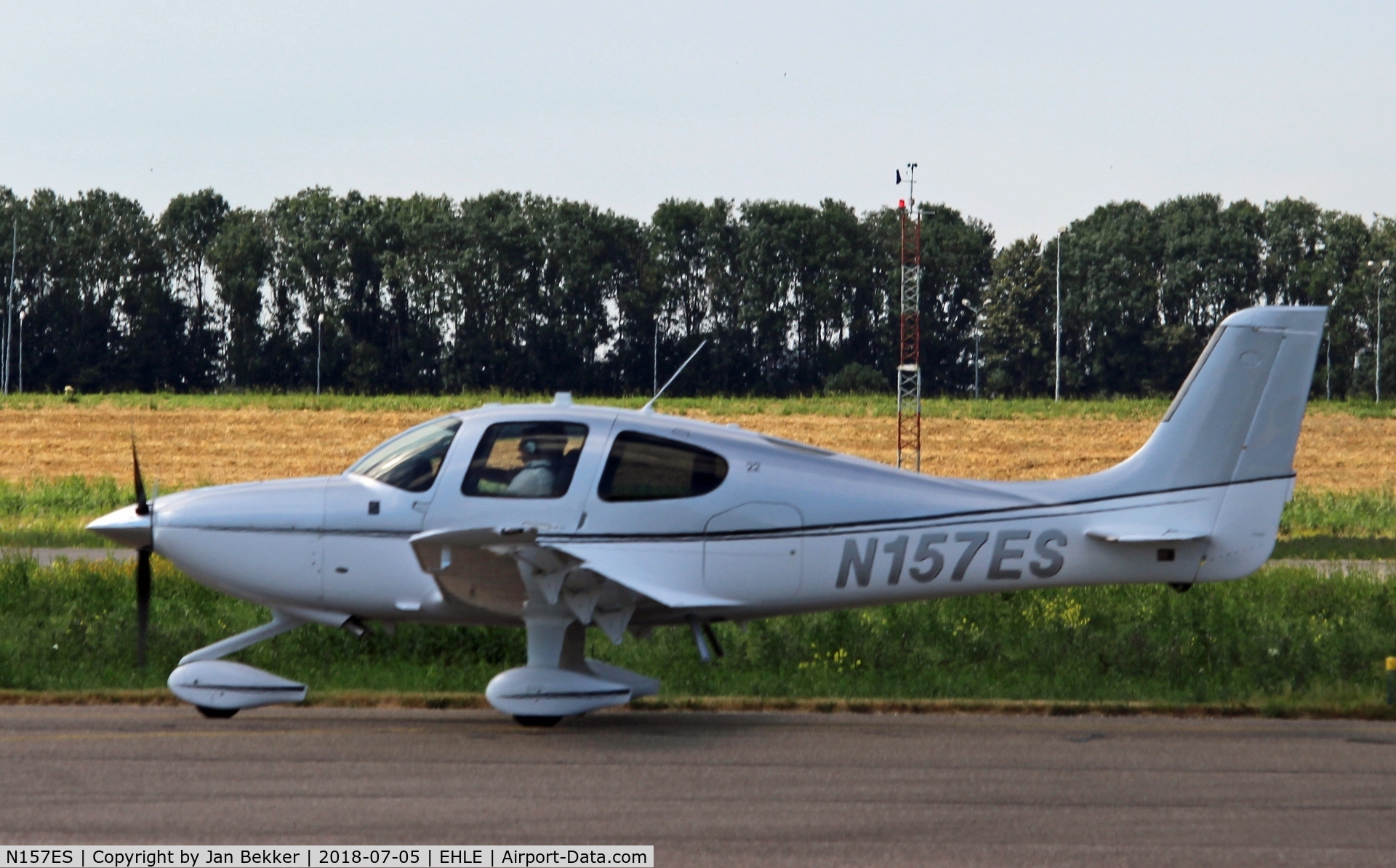 N157ES, 2016 Cirrus SR-22 C/N 4386, Lelystad Airport