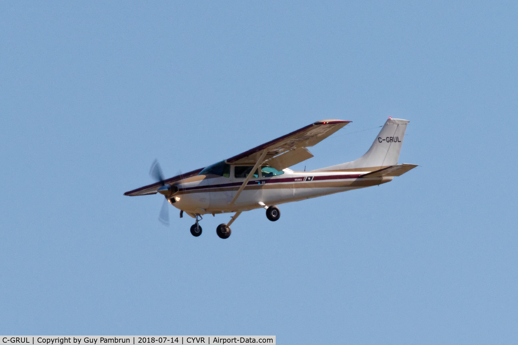C-GRUL, 1980 Cessna 182Q Skylane C/N 18267416, Landing on 26L