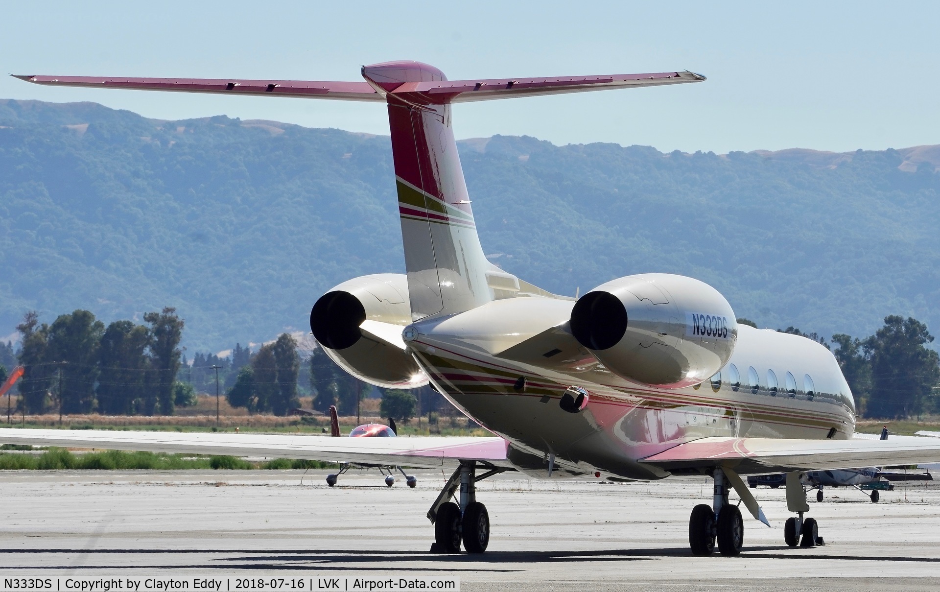 N333DS, 2010 Gulfstream Aerospace GV-SP (G550) C/N 5292, Livermore Airport California 2018.