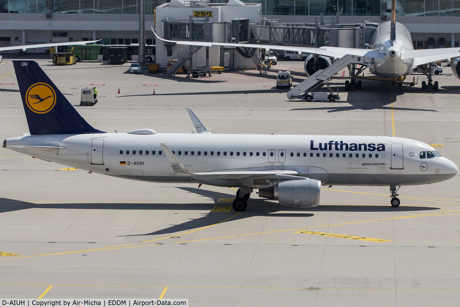 D-AIUH, 2014 Airbus A320-214 C/N 6225, Lufthansa