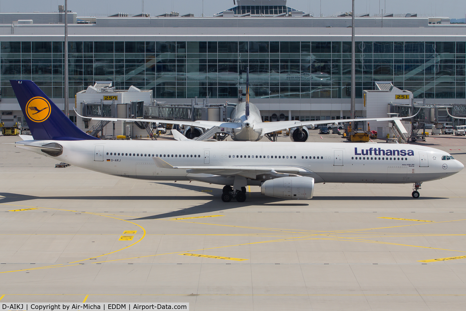 D-AIKJ, 2005 Airbus A330-343X C/N 701, Lufthansa
