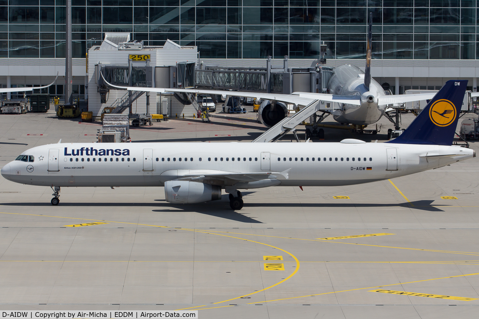 D-AIDW, 2014 Airbus A321-231 C/N 6415, Lufthansa