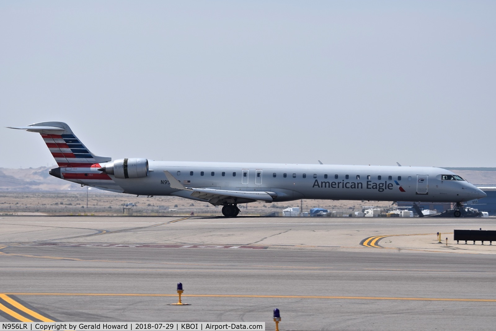 N956LR, 2005 Bombardier CRJ-900ER (CL-600-2D24) C/N 15056, Landing roll out on RWY 28R.