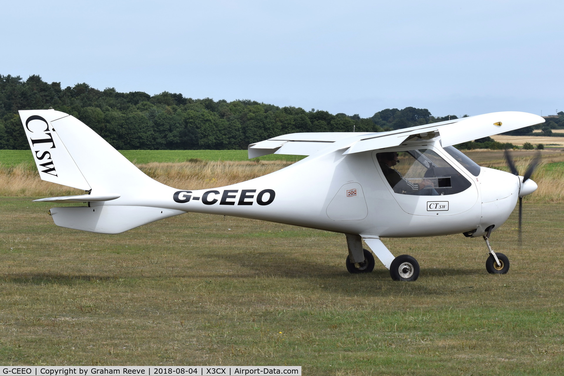G-CEEO, 2006 Flight Design CTSW C/N 8225, Departing from Northrepps.