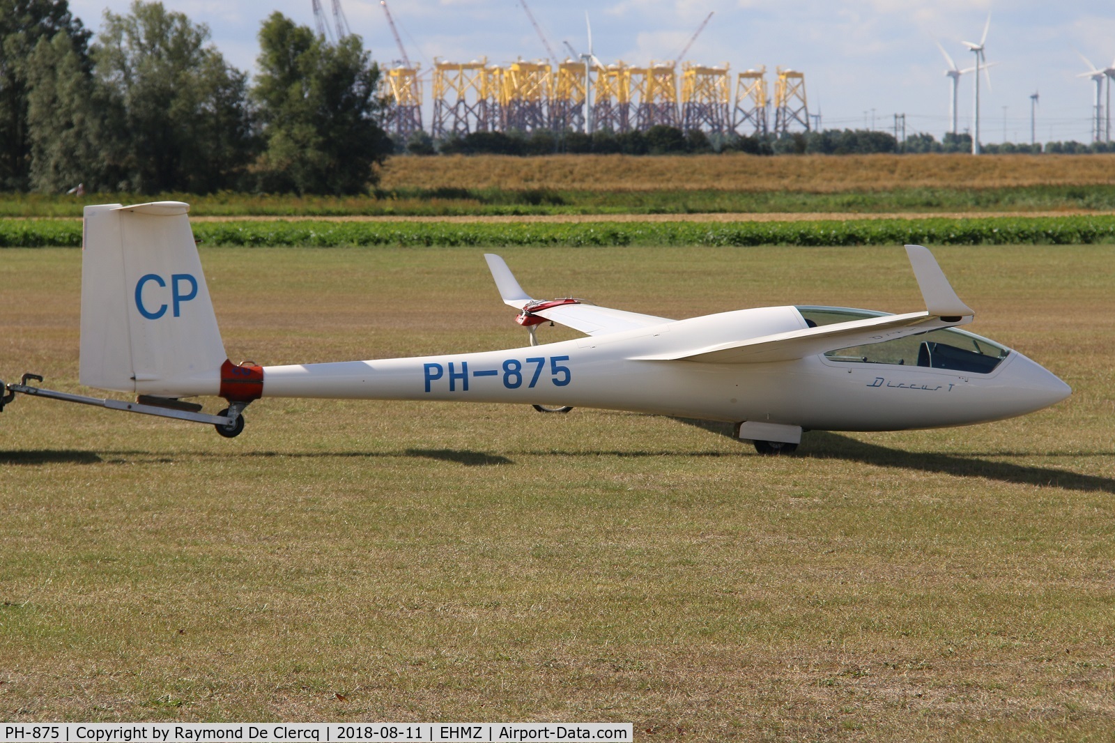 PH-875, Schempp-Hirth Discus bT C/N 13, At Midden Zeeland.