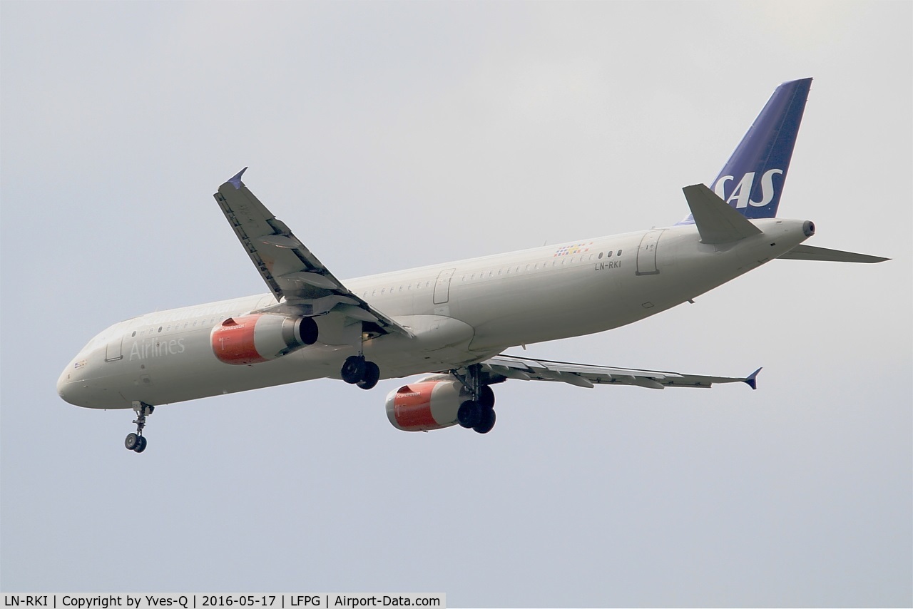 LN-RKI, 2002 Airbus A321-232 C/N 1817, Airbus A321-232, On final rwy 27R, Roissy Charles De Gaulle Airport (LFPG-CDG)