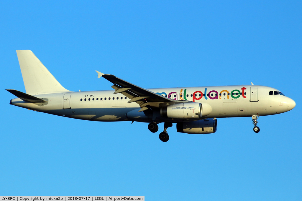 LY-SPC, 1994 Airbus A320-231 C/N 415, Landing