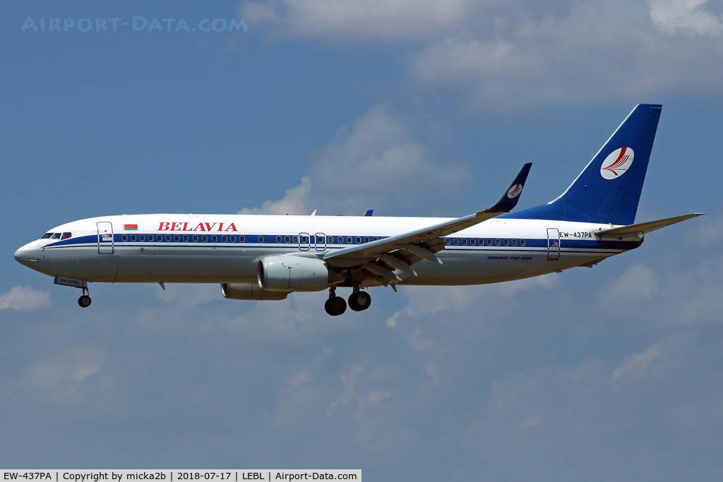 EW-437PA, 2000 Boeing 737-8K5 C/N 27988, Landing