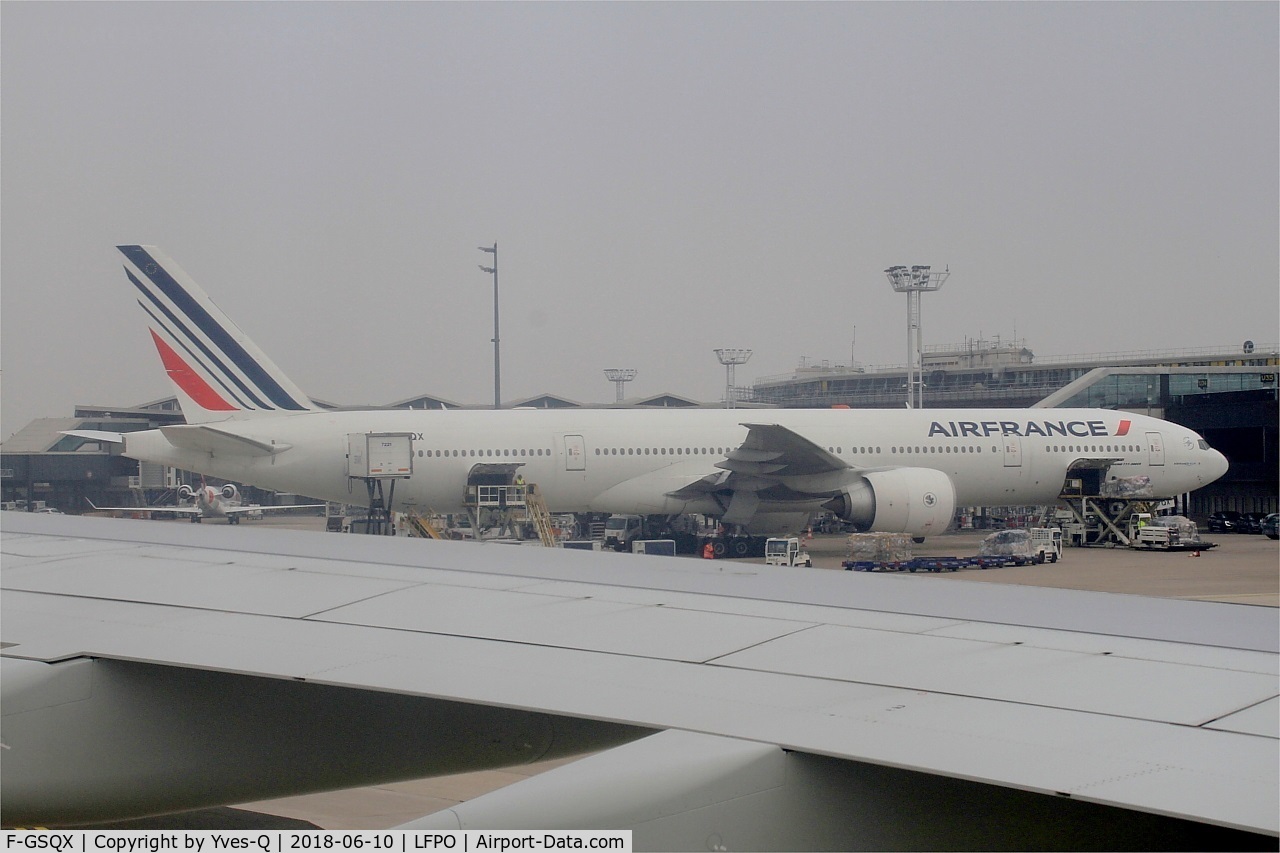 F-GSQX, 2007 Boeing 777-328/ER C/N 32963, Boeing 777-328 ER, Boarding area, Paris-Orly airport (LFPO-ORY)