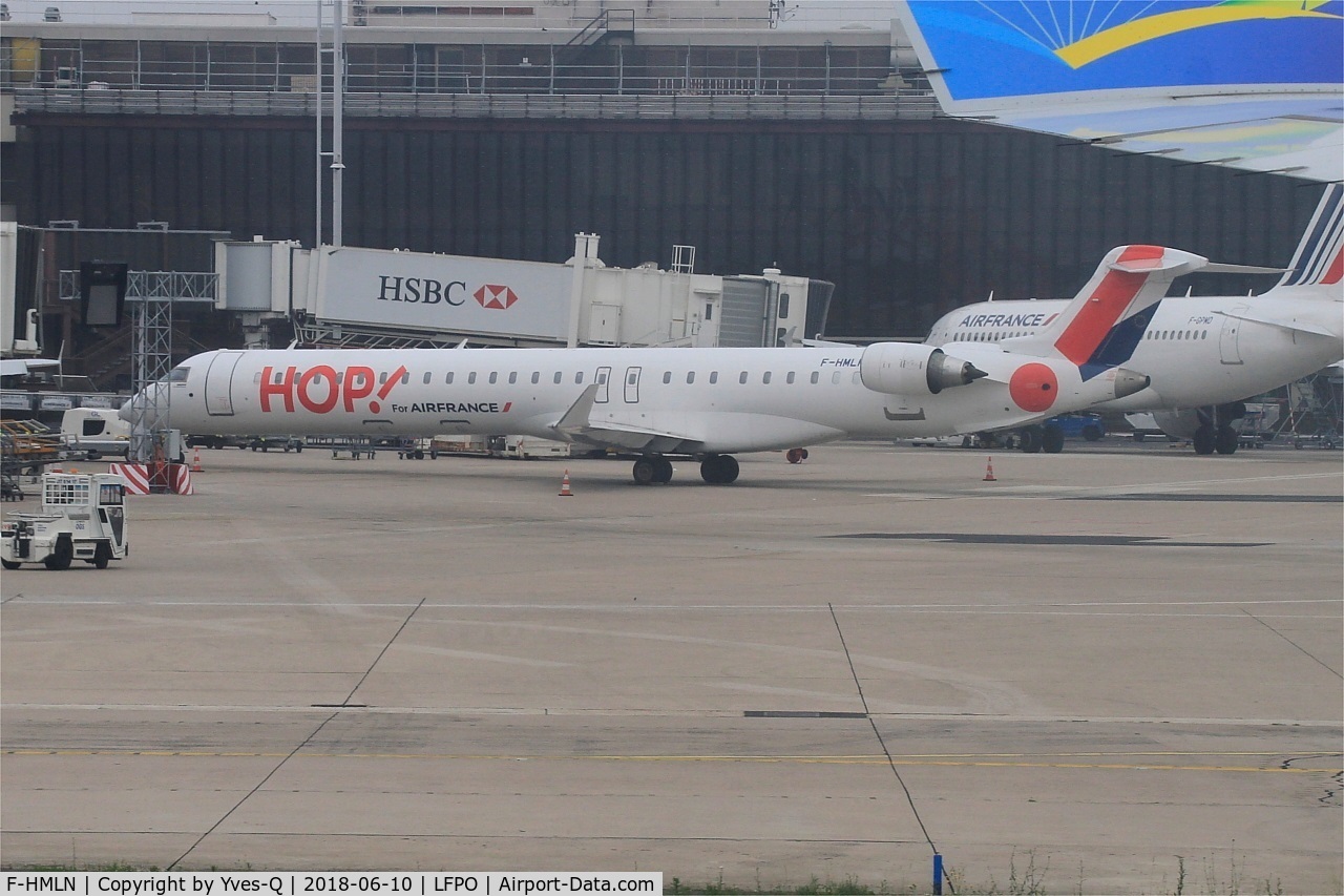 F-HMLN, 2012 Bombardier CRJ-1000EL NG (CL-600-2E25) C/N 19024, Bombardier CRJ-1000EL NG, Boarding area, Paris-Orly airport (LFPO-ORY)