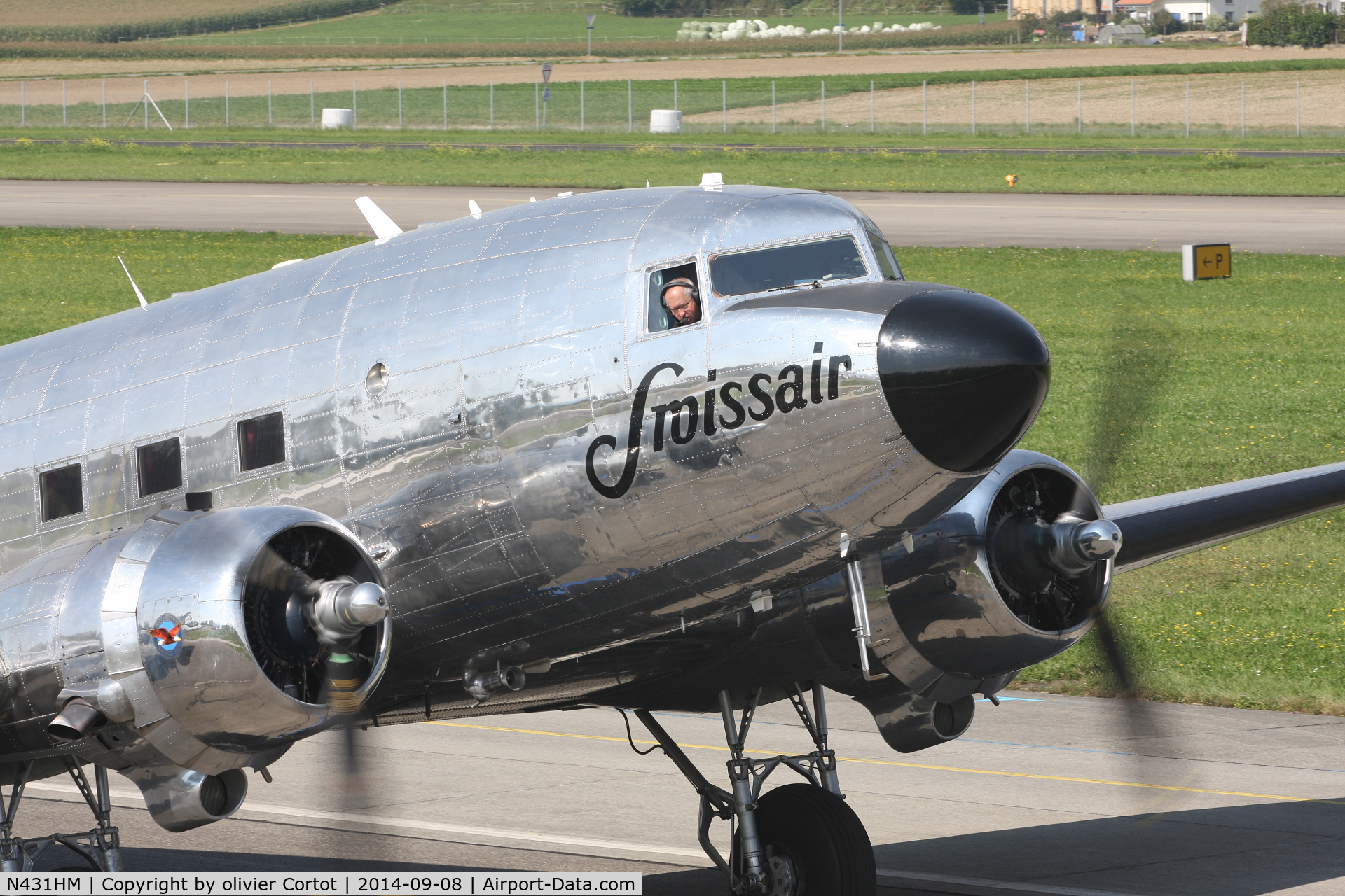 N431HM, 1943 Douglas DC-3C-S1C3G (C-47A) C/N 9995, trying to stay on the taxiway of Payerne