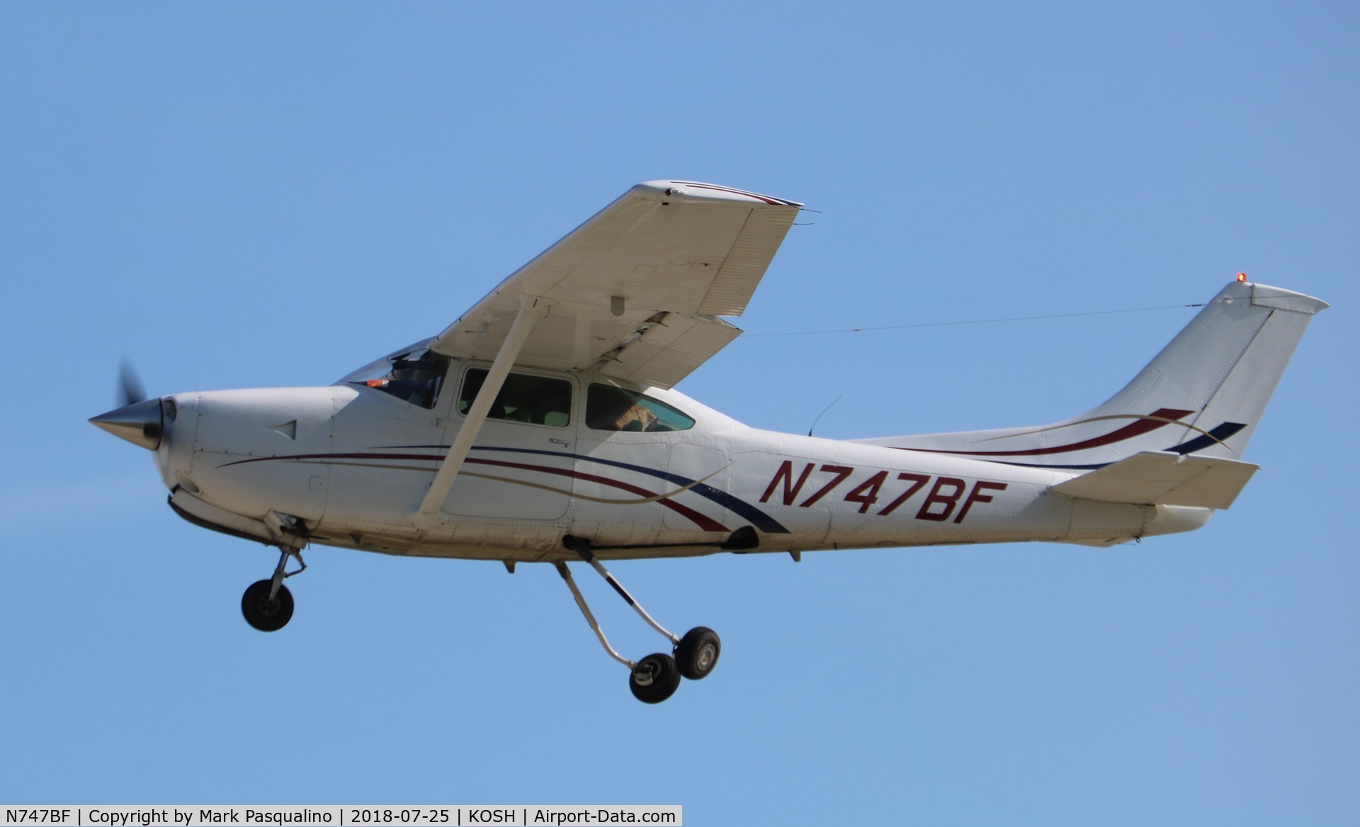 N747BF, 1980 Cessna R182 Skylane RG C/N R18201581, Cessna R182