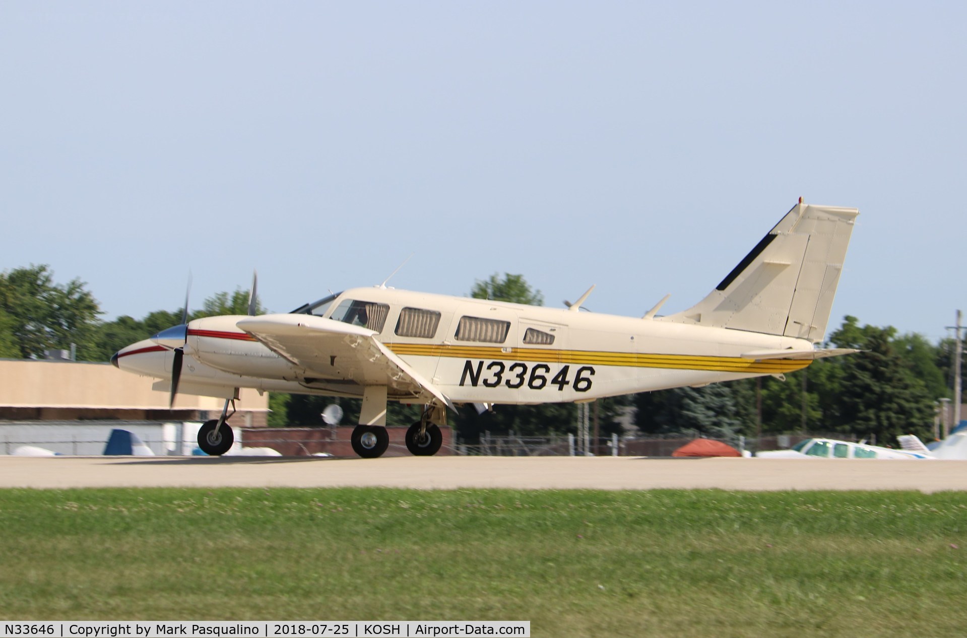 N33646, 1975 Piper PA-34-200T C/N 34-7570140, Piper PA-34-200T