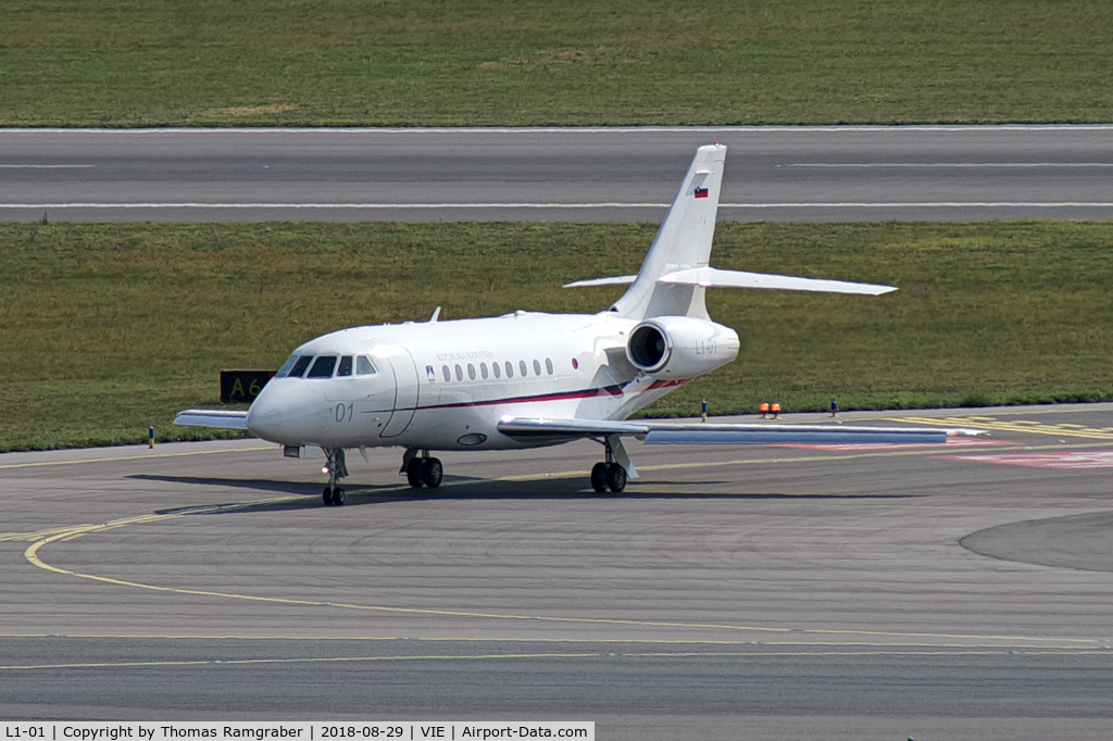 L1-01, 2003 Dassault Falcon 2000EX C/N 15, Republika Slovenia Dassault Falcon 2000EX