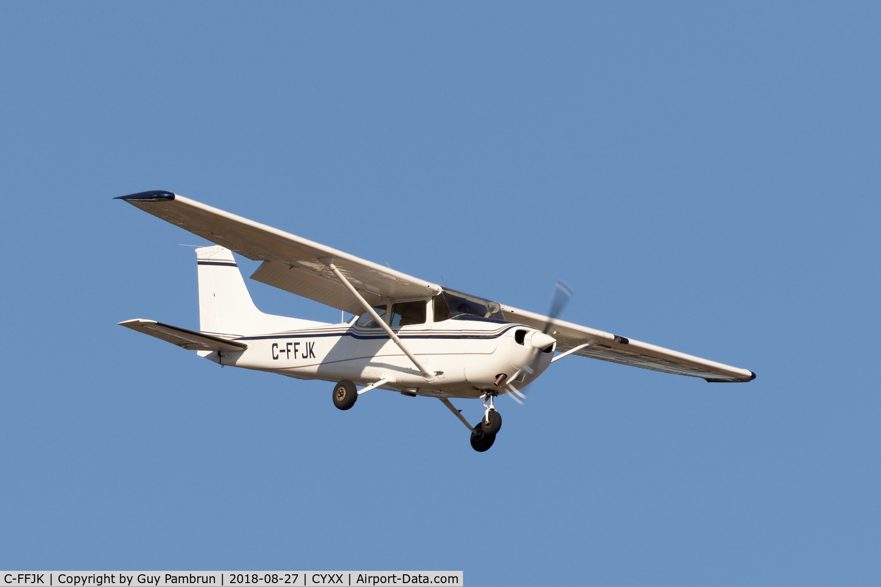 C-FFJK, 1982 Cessna 172P C/N 17275260, Landing