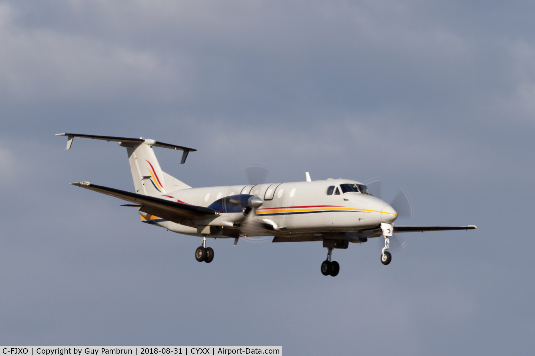 C-FJXO, 1990 Beech 1900C-1 C/N UC-124, Landing